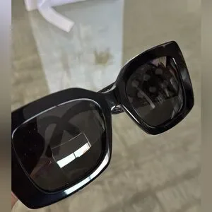 Dior Black Oversized Sunglasses with Geometric Cutout Dior | Accessories | Dior Black Oversized Sunglasses With  main image 2